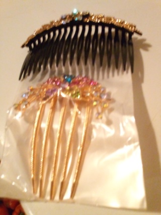 2 beautiful hair combs