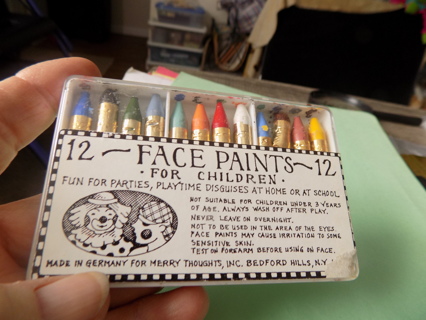 Face Paints for children set of 12 in hinged acrylic case