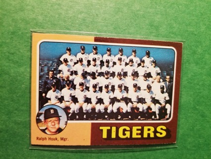 1975 TOPPS BASEBALL CARD # 18 - DETROIT TEAM - TIGERS