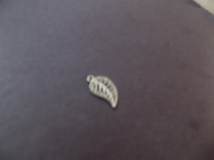 Silvertone filigree leaf charm 1 inch