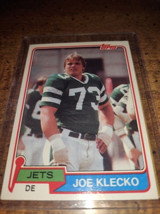 2- card lot vintage football  Joe klecko and Roger carr