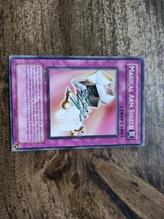 Yu-Gi-Oh Card Magical Arm Shield 1st Edition NM