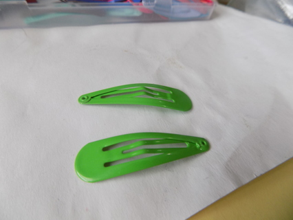 Pair of metal hair clips # 16 lime green