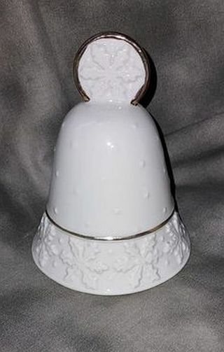 Vintage LENOX CHINA Winter / Christmas / Snowflake Bell Trimmed in 24k Gold