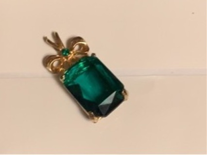 Emerald green color pendant/ fashion jewelry 