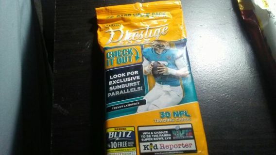 2022 PANINI PRESTIGE FOOTBALL 30 CARD SEALED PACK OF NFL TRADING CARDS