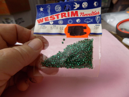 NIP Vintage Westrim green seed beads