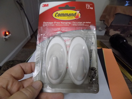 Command Damage free hanging strips NIP