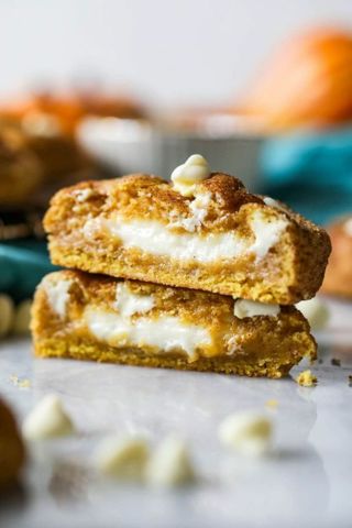 Pumpkin cheesecake cookies