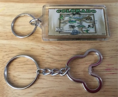 2 key rings 