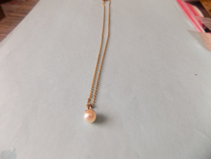 Necklace fine goldtone chain with  single pearl dangle