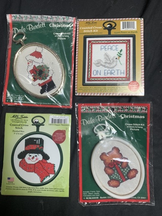 NWT 4 HOLIDAY THEMED NEEDLEPOINT KITS