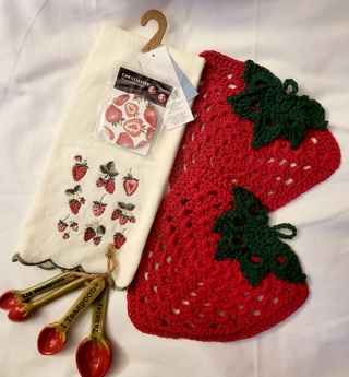 CROCHET 2 DISHCLOTH 1 DISH TOWEL 1 CAR COASTER 1 SET OF MEASURING SPOONS