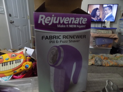 Rejuvenate Fabric Renewer Pill &l Fuzz  Shaver NIB Battery operated or AC adapter