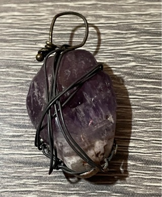 Wired amethyst pendant