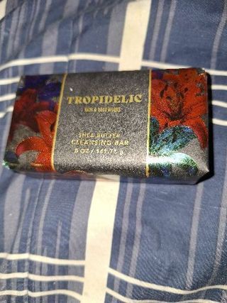 Tropidelic cleansing bar