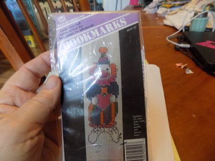 Banar Designs NIP Bookmark Counting Cross Stitch kit clown holds heart