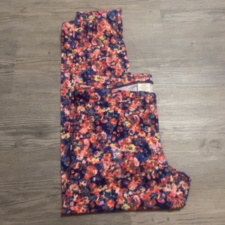 Woman’s flower leggings  new no tags 