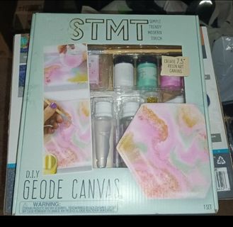 STMT D.I.Y. Geode Canvas Set, Contemporary Resin Art Activity Kit (Brand New)