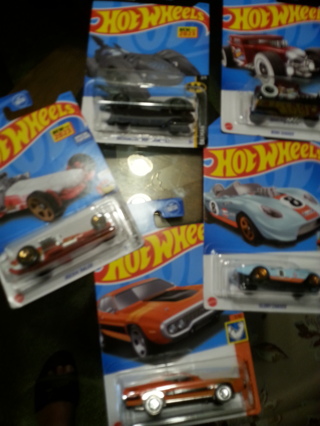 5 new Hot wheels LOT 1