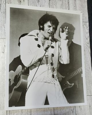 8 x 10" Glossy Photo of Elvis