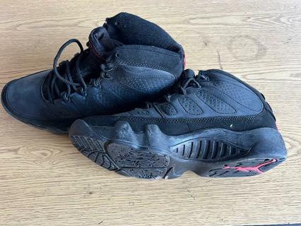 NIKE Air Jordan men’s basketball sneakers size 8 lightly used FROM 2011