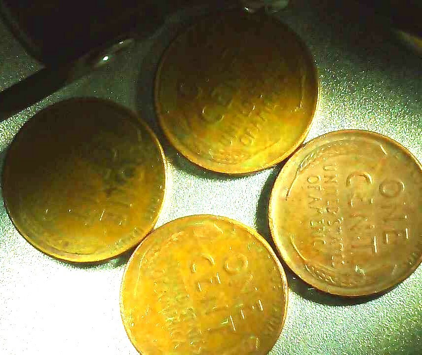 Free: 4 Lincoln Wheat Pennies Copper Cents Random-Mixed Set