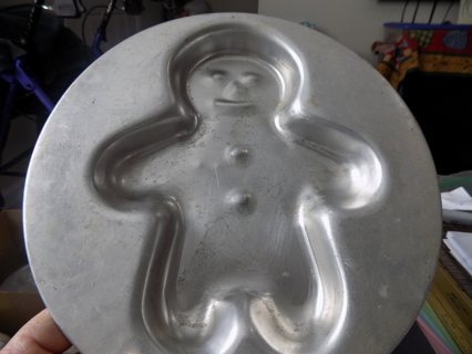 vintage 10 1/2 inch round aluminum gingerbread man cake pan # 2