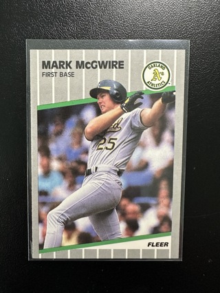 Mark McGwire 1989 Fleer #17 Baseball Card