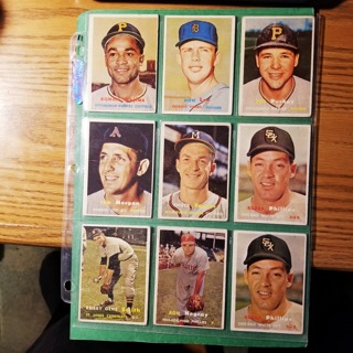 9 - LOT -1957 TOPPS LOW TO MID GRADE - BASEBALL CARDS