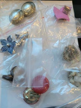 SUPER LOT OF 10 PRS VINTAGE CLIP ON EARRINGS- BID TO WIN