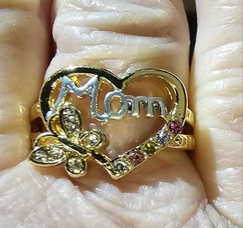 Beautiful Mom's ring Size 8