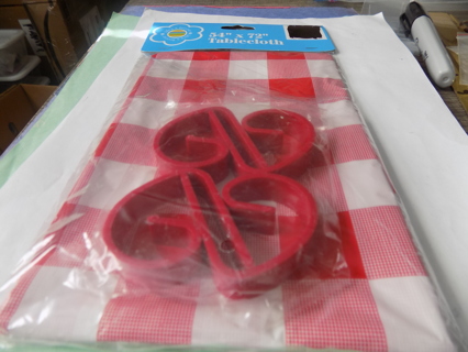 NIP 54 x 72 red plaid plastic tablecloth &4 tablecloth clamps