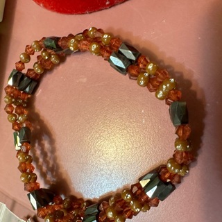 Magnetic bracelet or necklace 