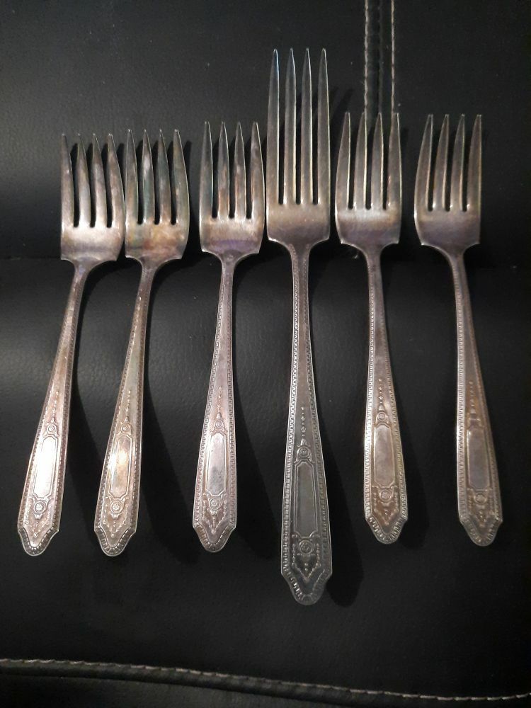 Free: Oneida Community "Grosvenor" Design Antique Forks 7pc