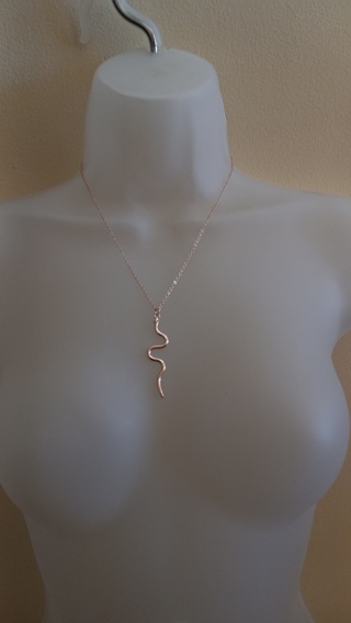 NIP FASHION JEWELRY NECKLACE & SNAKE PENDANT IN ROSE GOLD