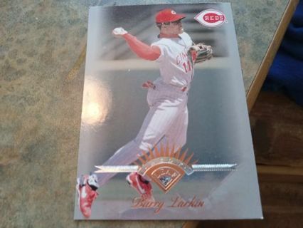 1997 LEAF BARRY LARKIN CINCNNATI REDS BASEBALL CARD# 55