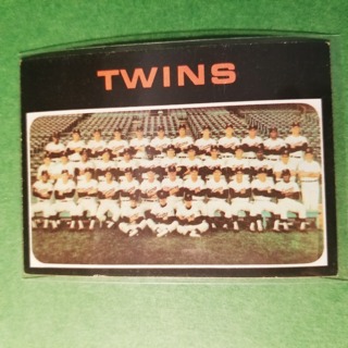 1971 Topps Vintage Baseball Card # 522 - TWINT TEAM - TWINS - EXMT/NRMT 