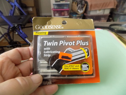 Good Sense Twin Pivot Plus Razor Blade with lubricating strip