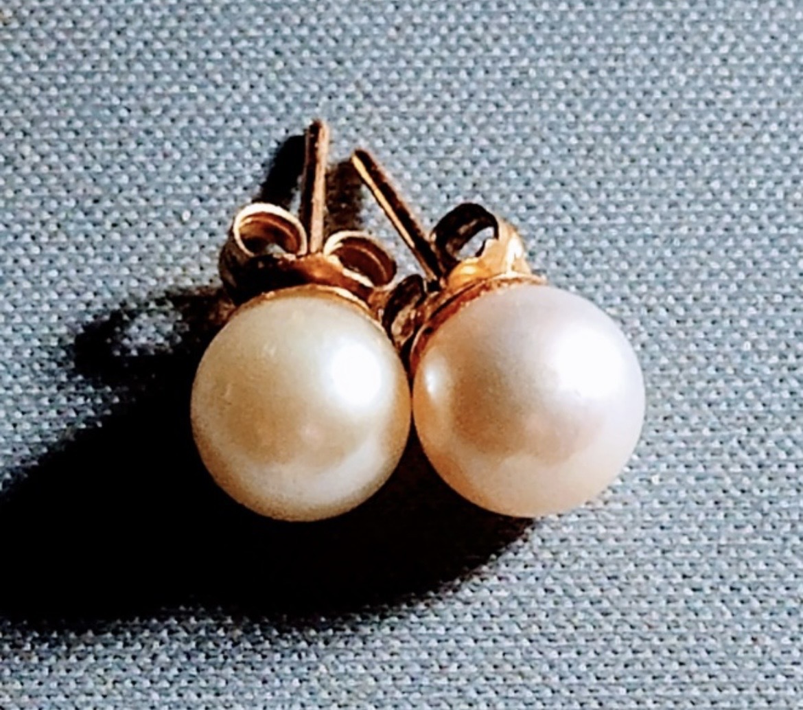 FREE: Very Pretty 14K Gold Pearl Earrings