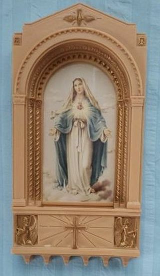 Vintage 1950s Religious Hard Plastic Madonna Catholic C. M. P. C. Wall Plaque + 7 Medals