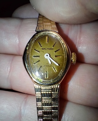 WATCH WALTHAM 17 JEWEL WIND UP VINTAGE AND FOR ITS AGE EXCELLENT CONDITION AND A STEAL OF A DEAL