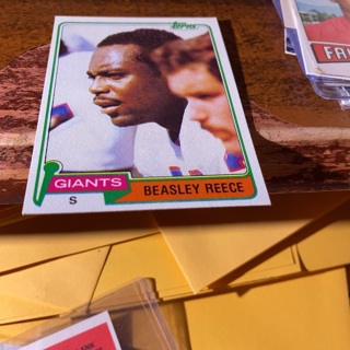 1981 topps Beasley Reece football card 