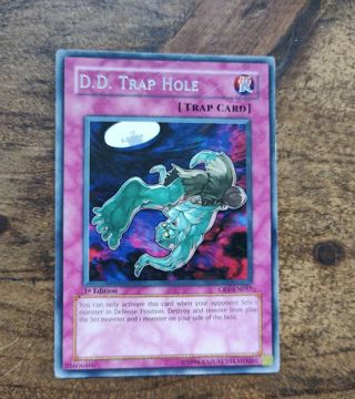 Yu-Gi-Oh Card 1st Edition Silver foil title Rare D.D. Trap Hole