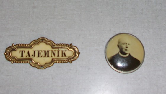 Czech Republic Tajemnik  Pin And Photo 