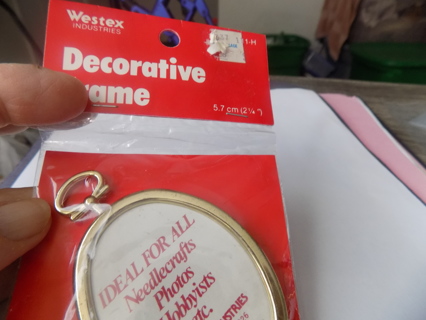 NIP Westex Decorative frame # 2 Oval gold plastic  frame great for  Needlepoing