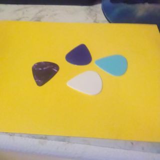 #4-4 Guitar Picks