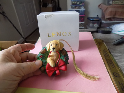 Lenox 2000 in Original box A Golden Christmas Golden retriever dog inside wreath ornament