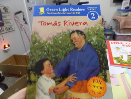 Green Light Readers Level 2 Tomas Riveria