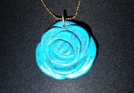 NECKLACE HANDCARVED TURQOISE ROSE BEAUTIFUL JUST TAKE A LOOK WITH 16 INCH CHAIN STEAL OF A DEAL.